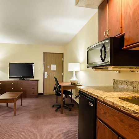 Comfort Inn Колби Екстериор снимка