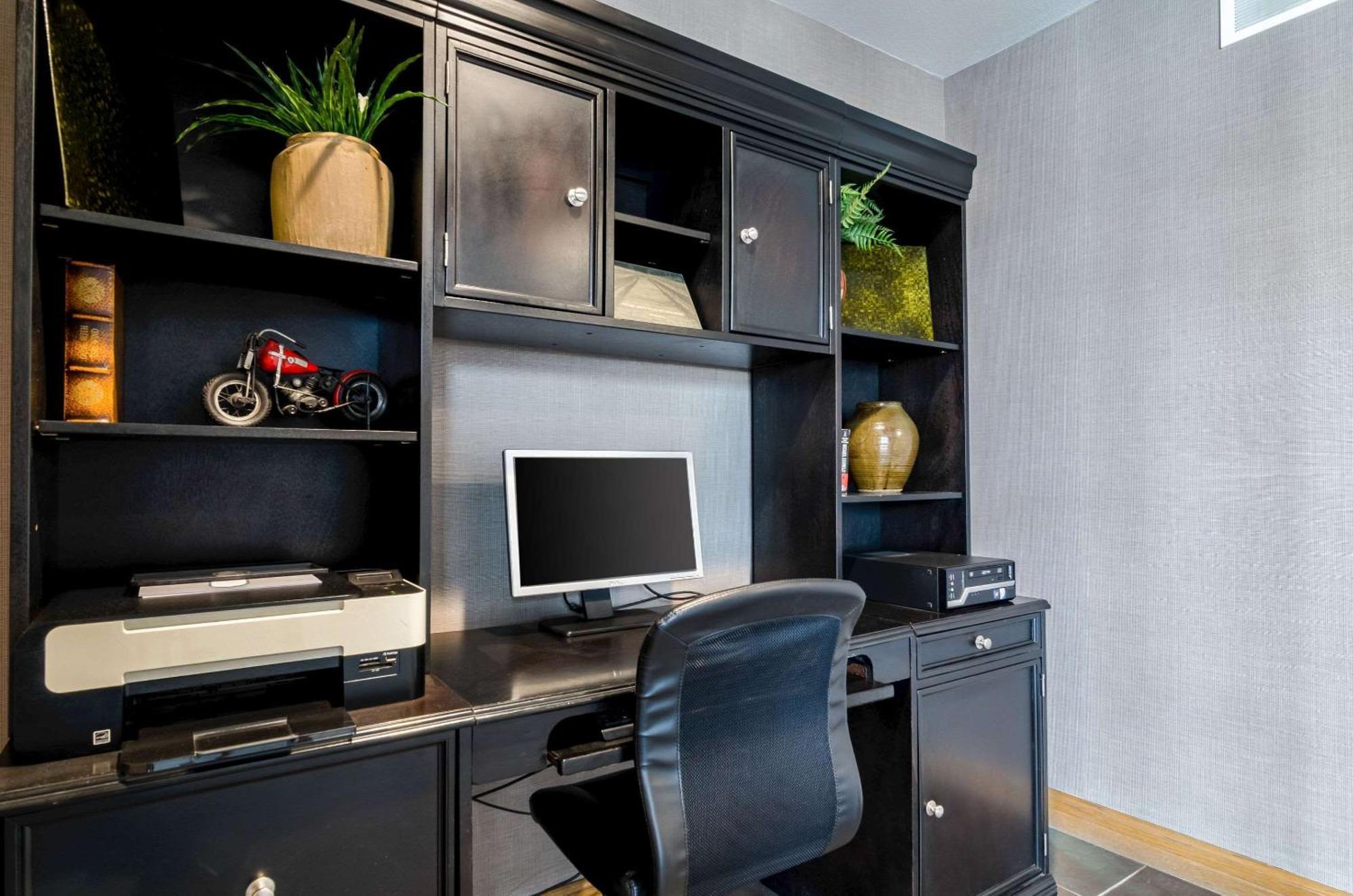 Comfort Inn Колби Екстериор снимка
