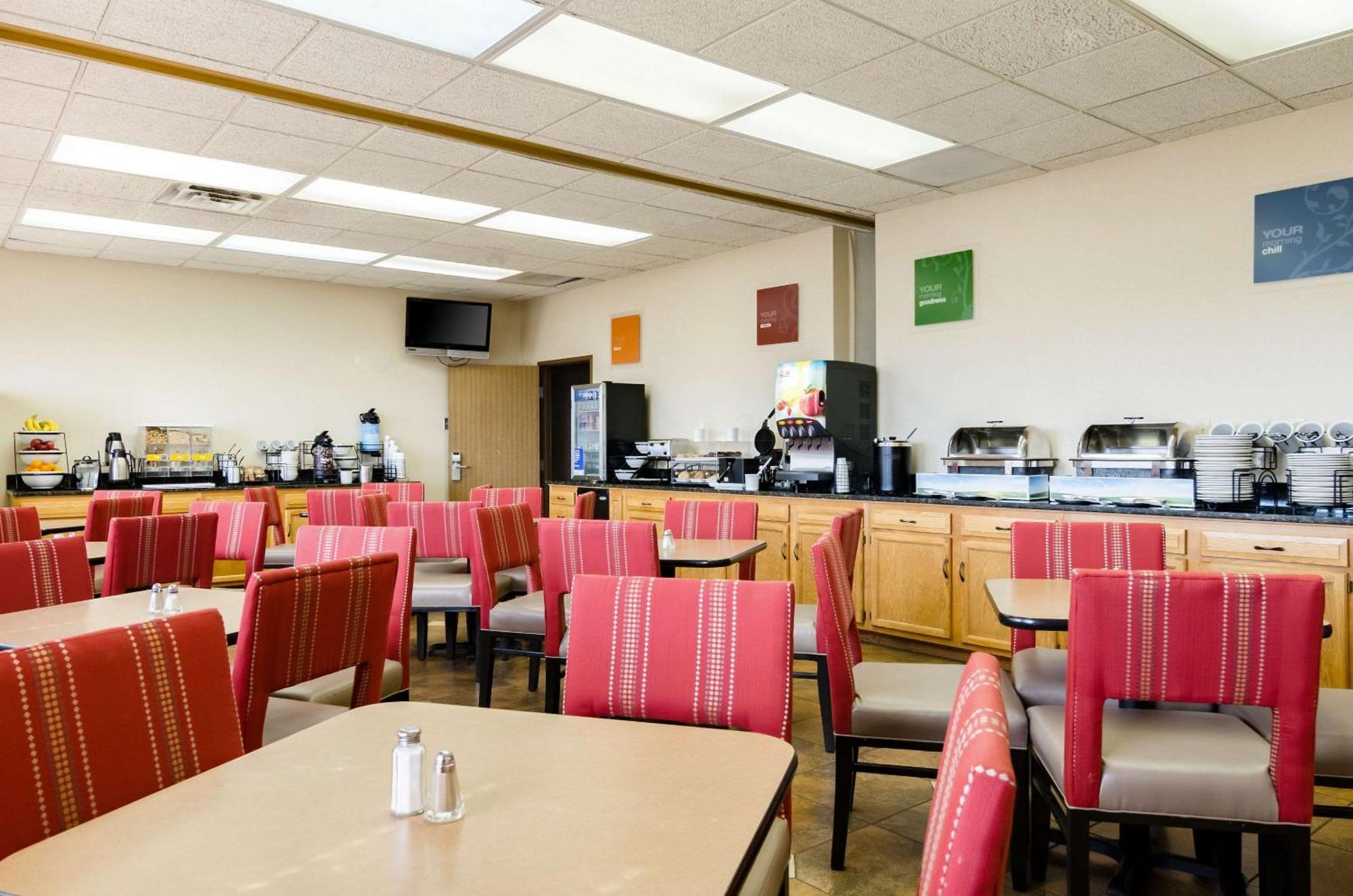 Comfort Inn Колби Екстериор снимка