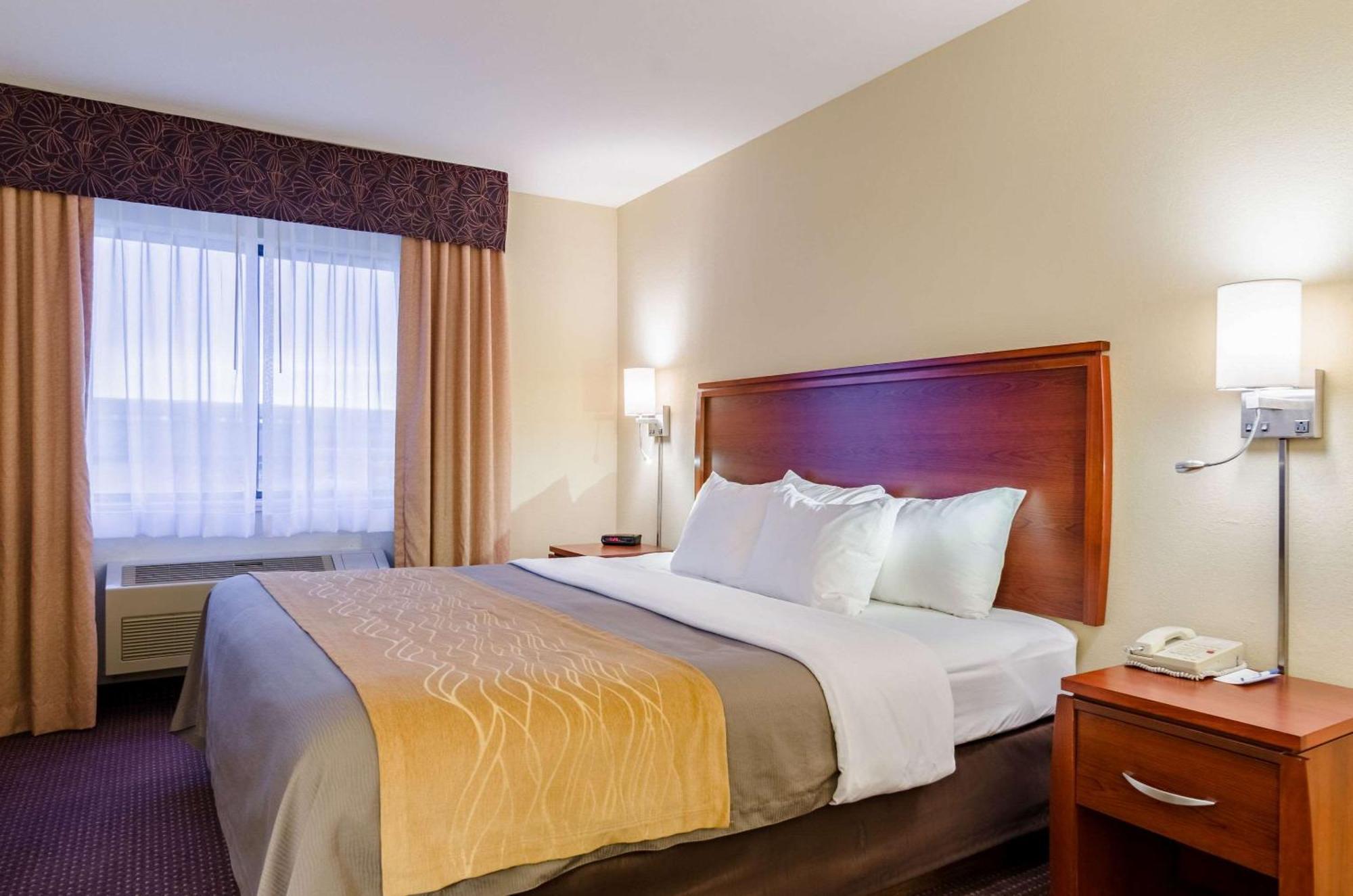 Comfort Inn Колби Екстериор снимка