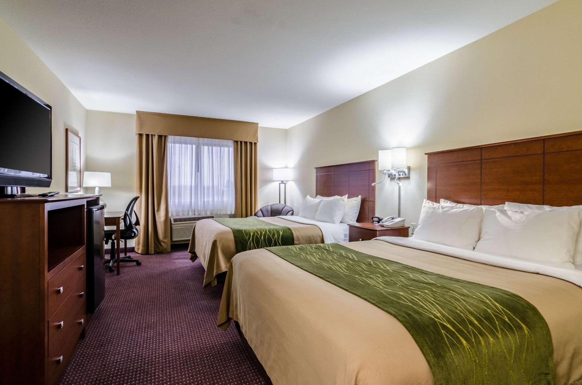 Comfort Inn Колби Екстериор снимка