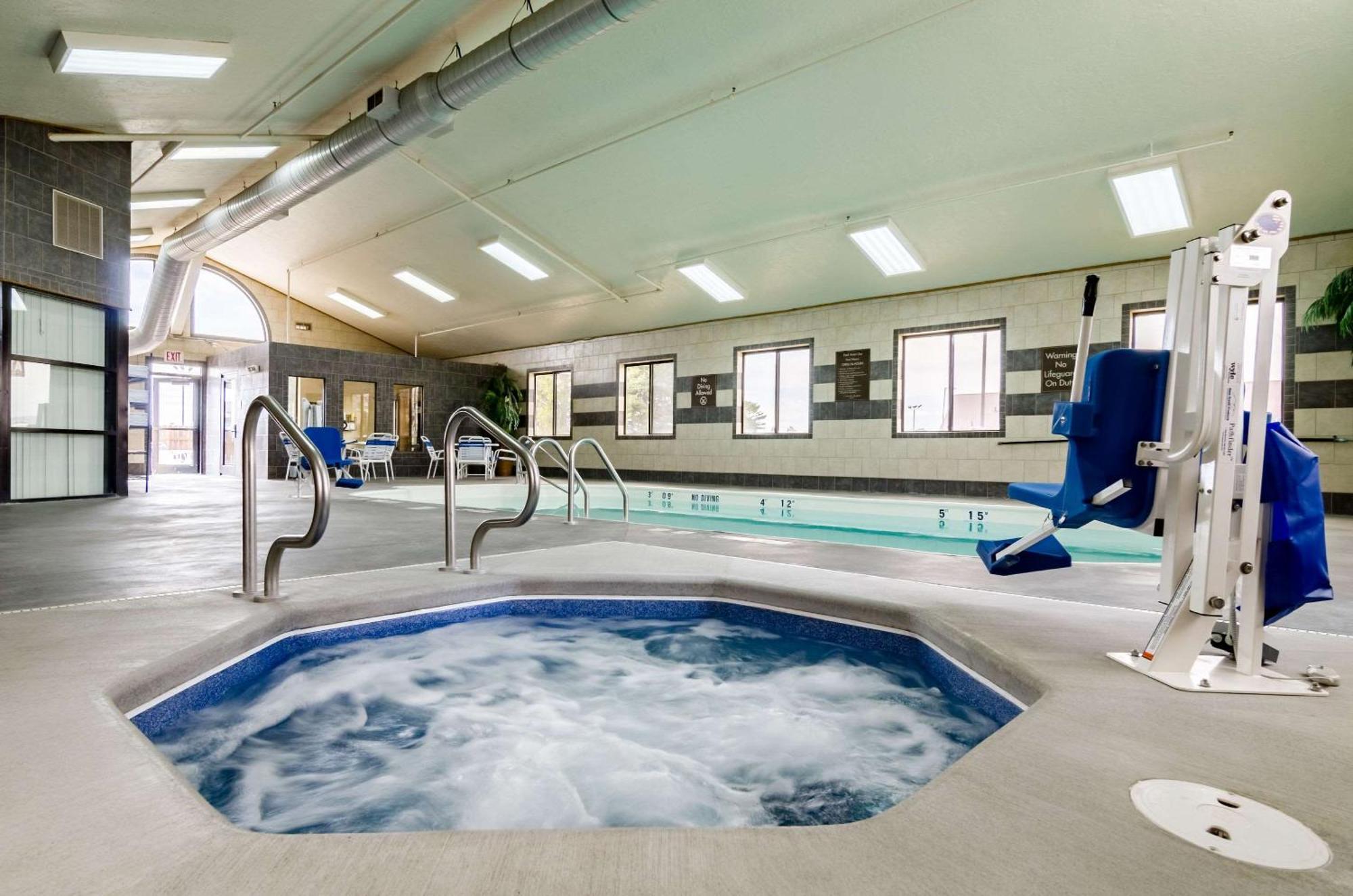 Comfort Inn Колби Екстериор снимка