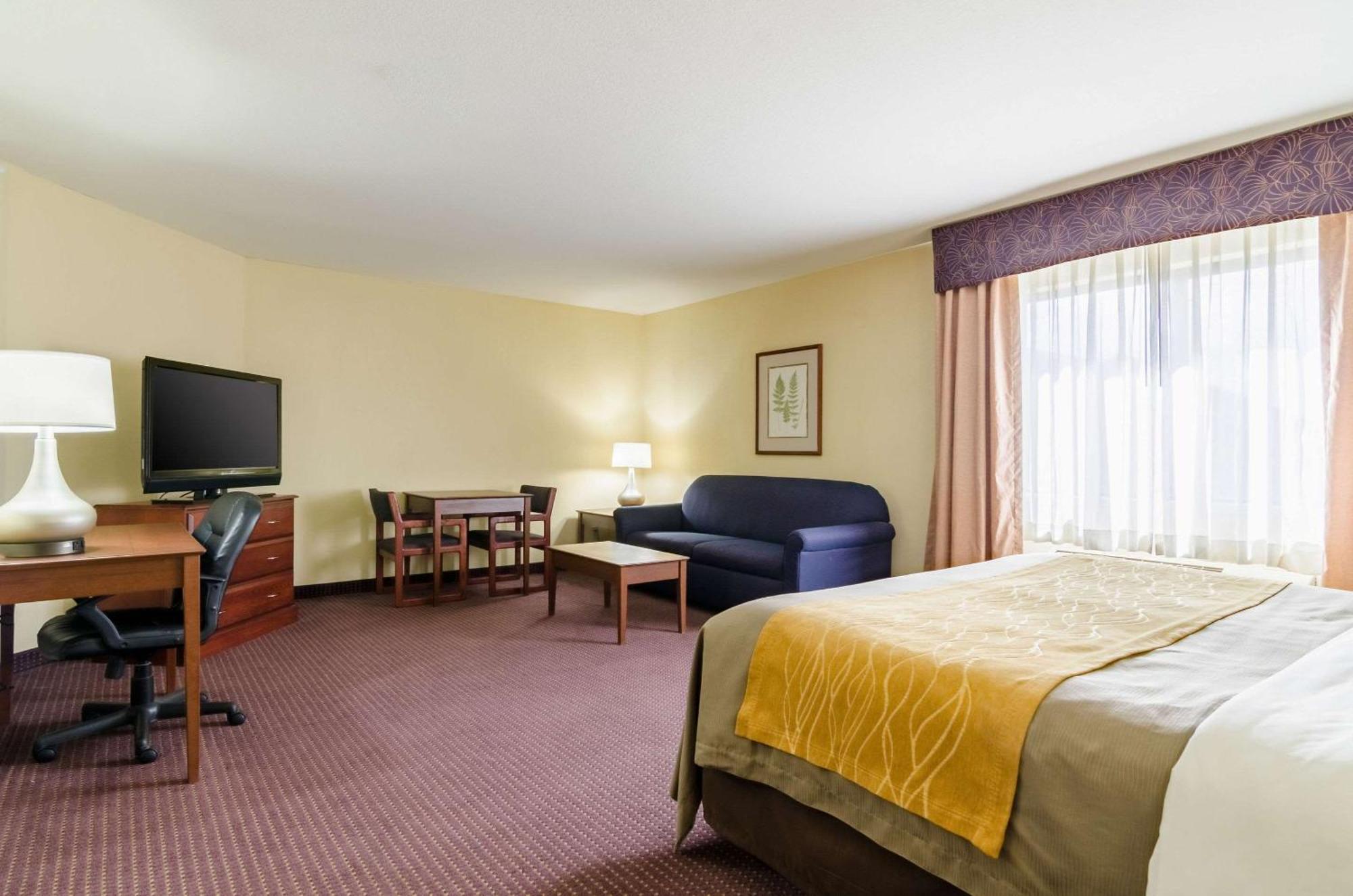 Comfort Inn Колби Екстериор снимка