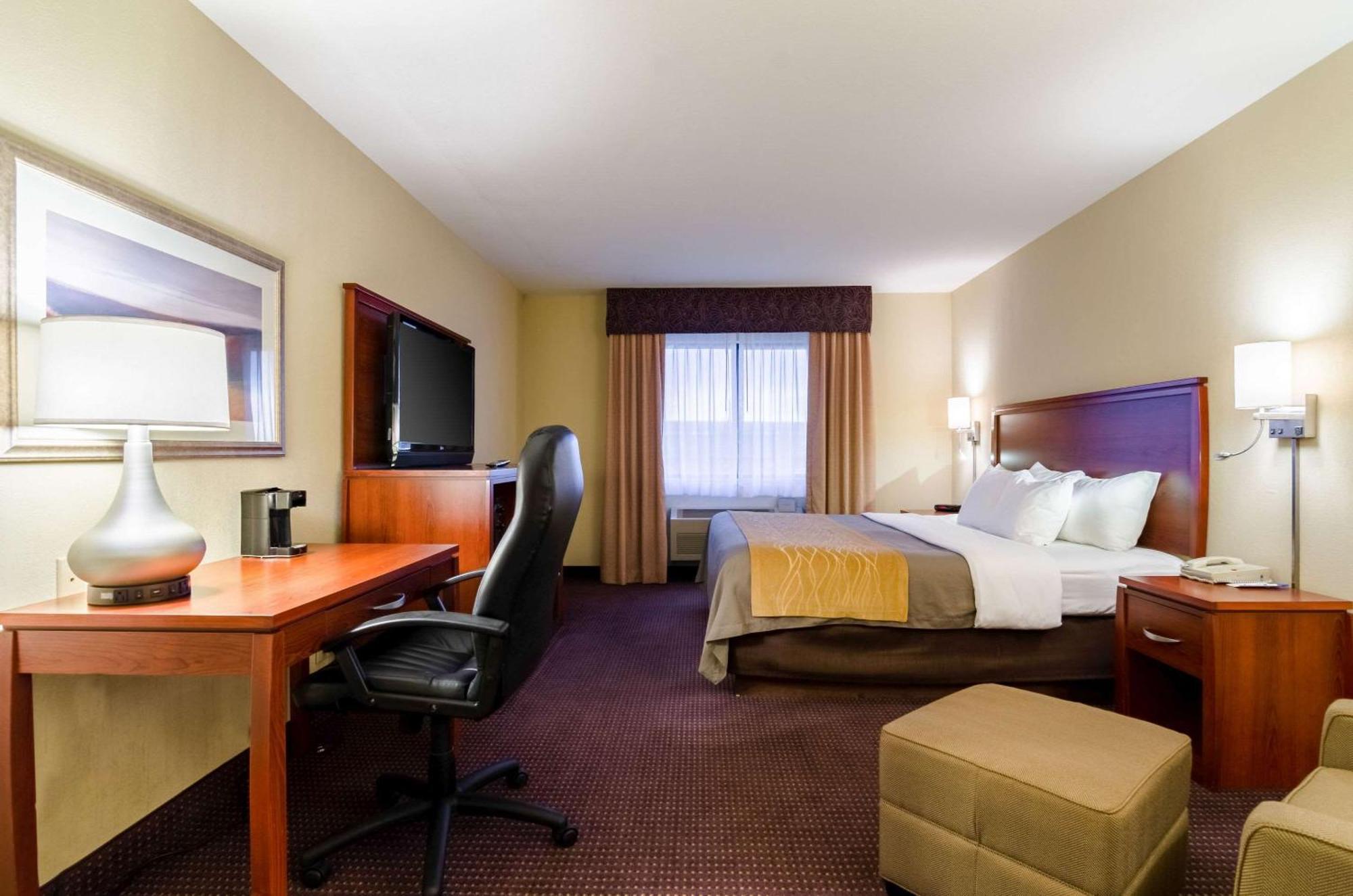 Comfort Inn Колби Екстериор снимка