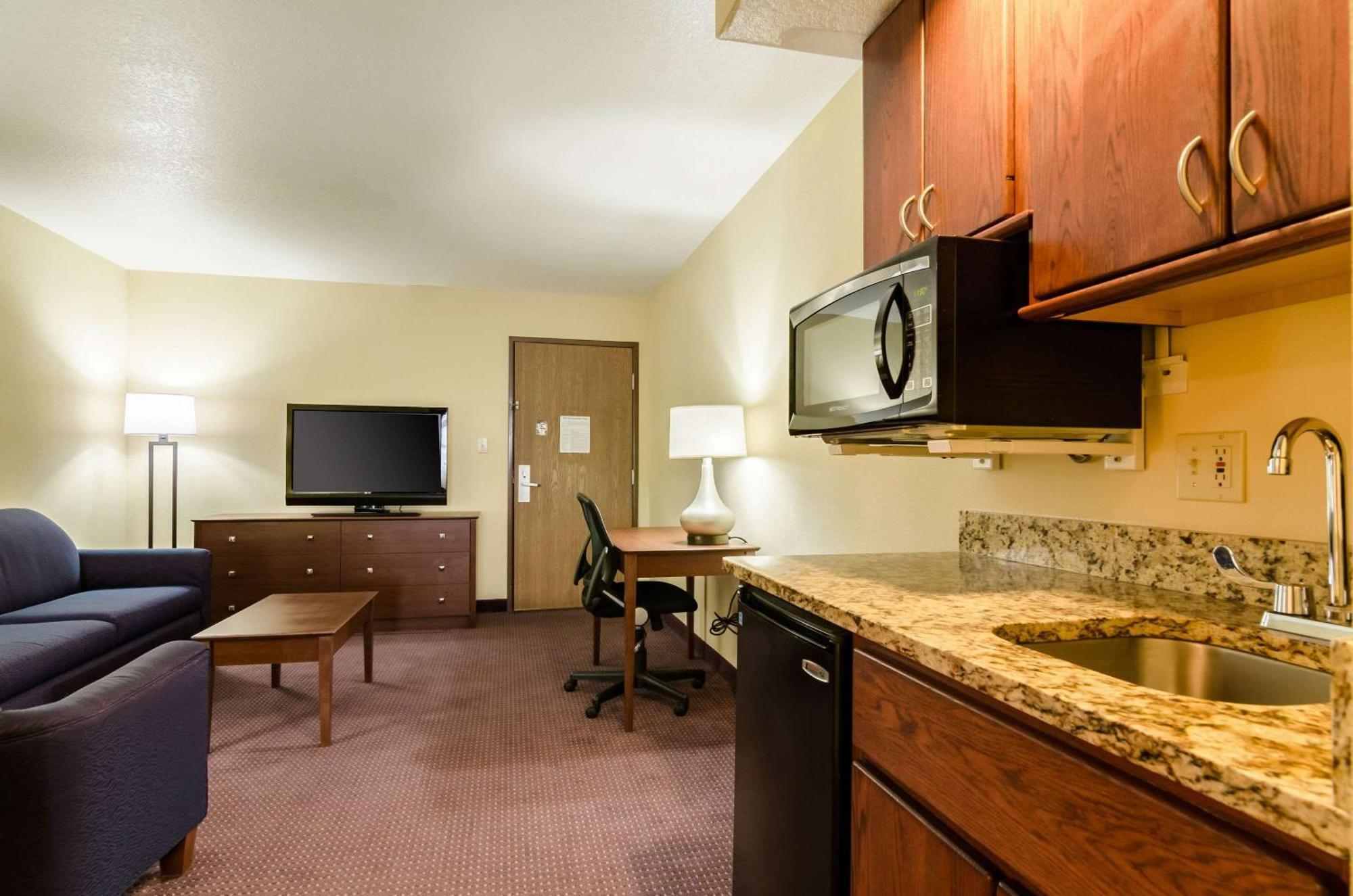 Comfort Inn Колби Екстериор снимка