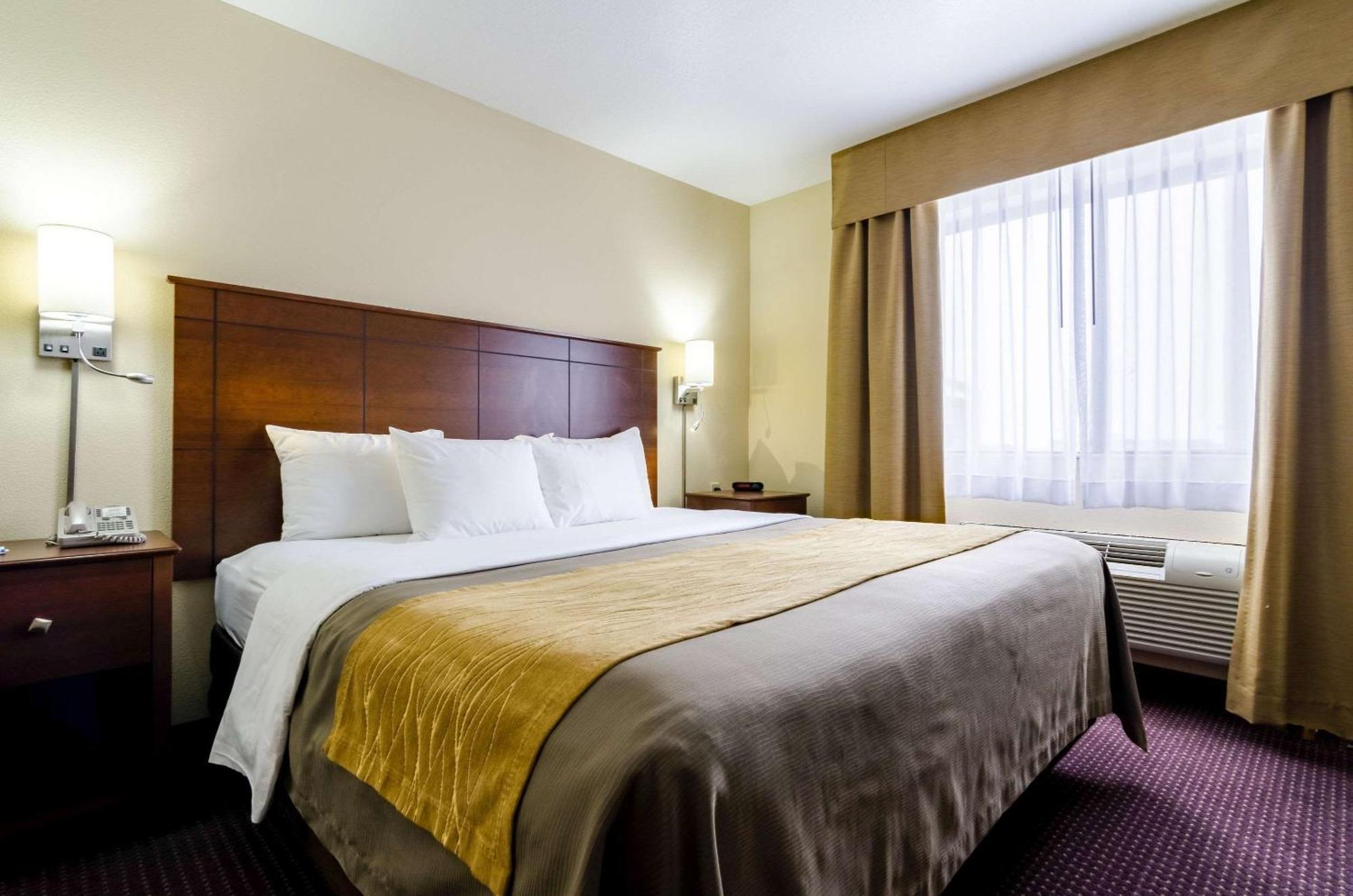 Comfort Inn Колби Екстериор снимка