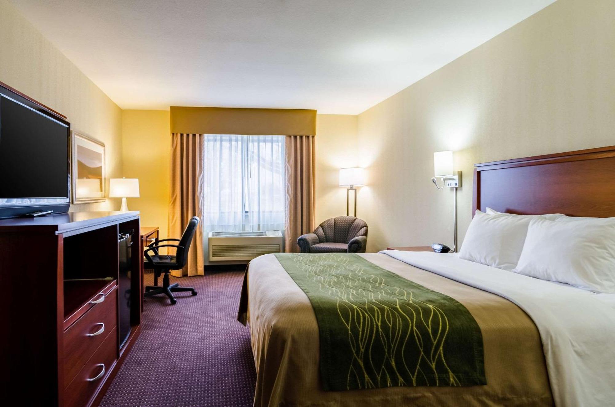 Comfort Inn Колби Екстериор снимка