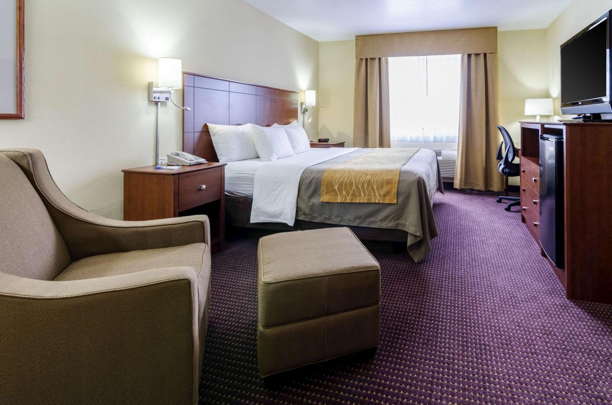 Comfort Inn Колби Екстериор снимка