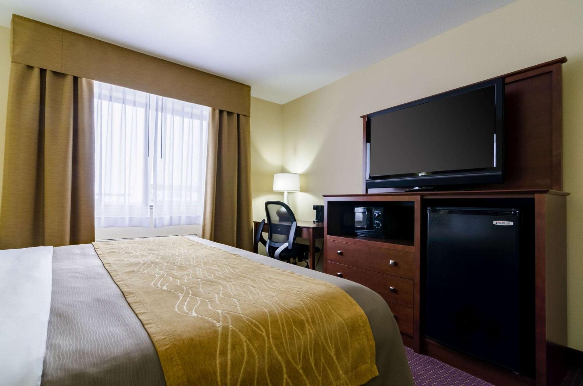 Comfort Inn Колби Екстериор снимка