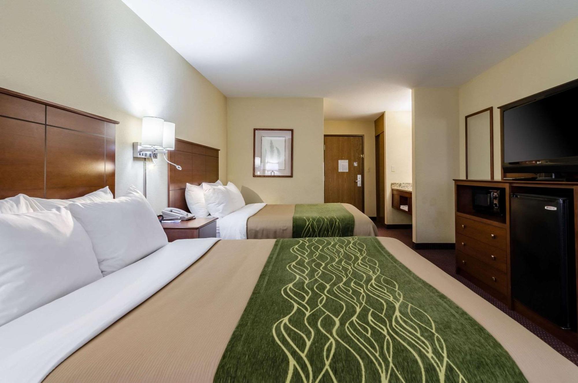 Comfort Inn Колби Екстериор снимка