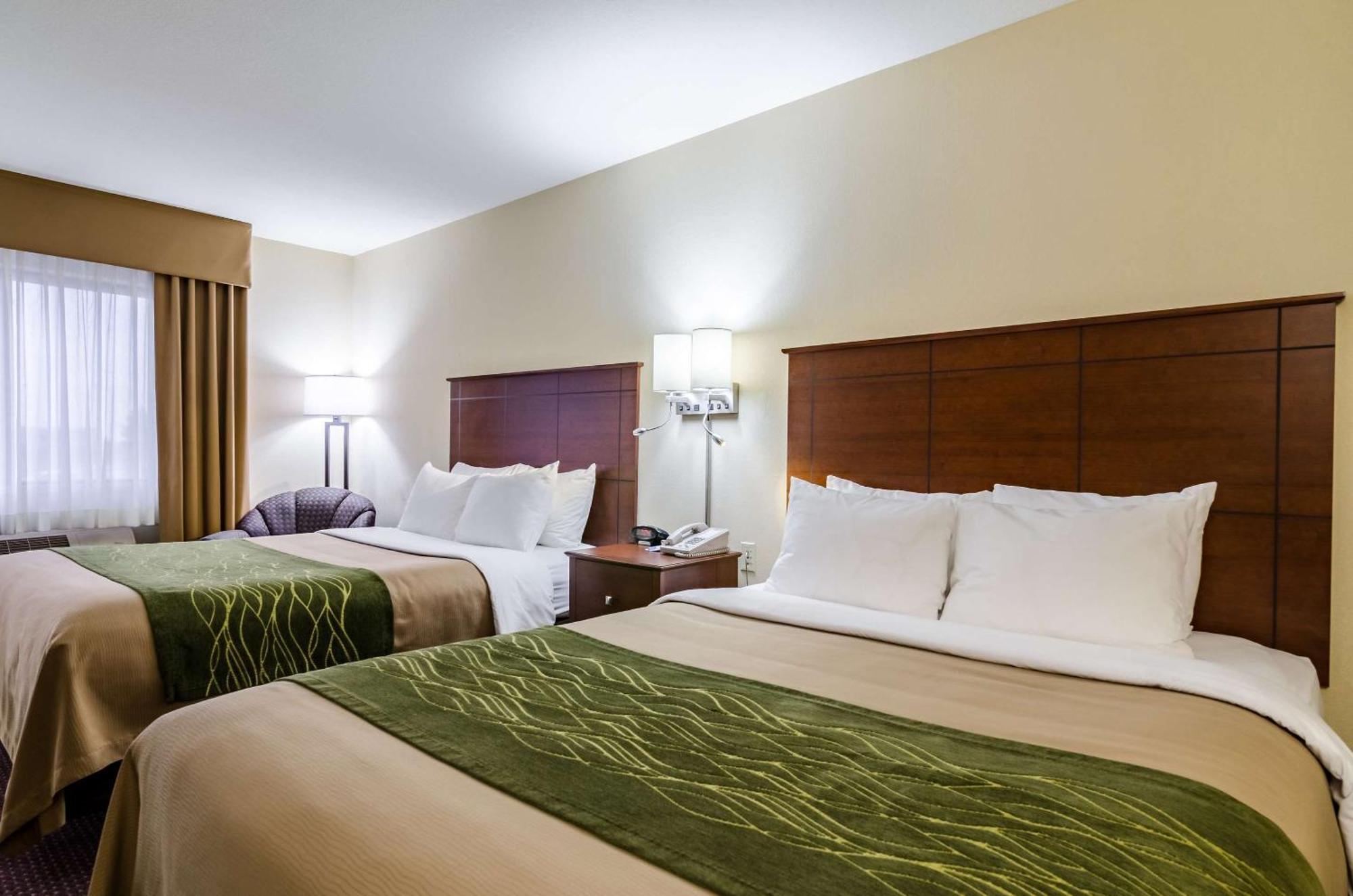 Comfort Inn Колби Екстериор снимка