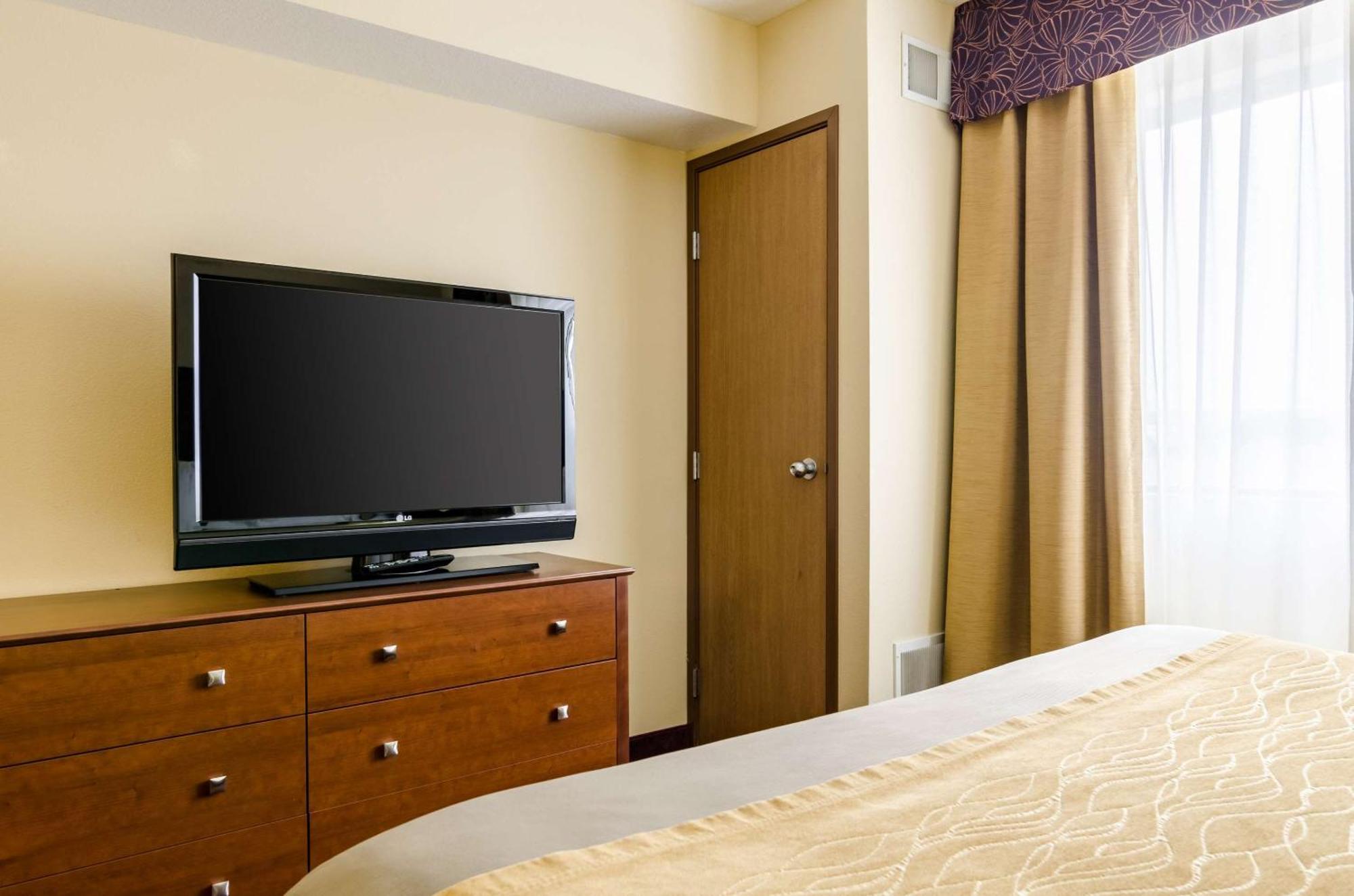 Comfort Inn Колби Екстериор снимка