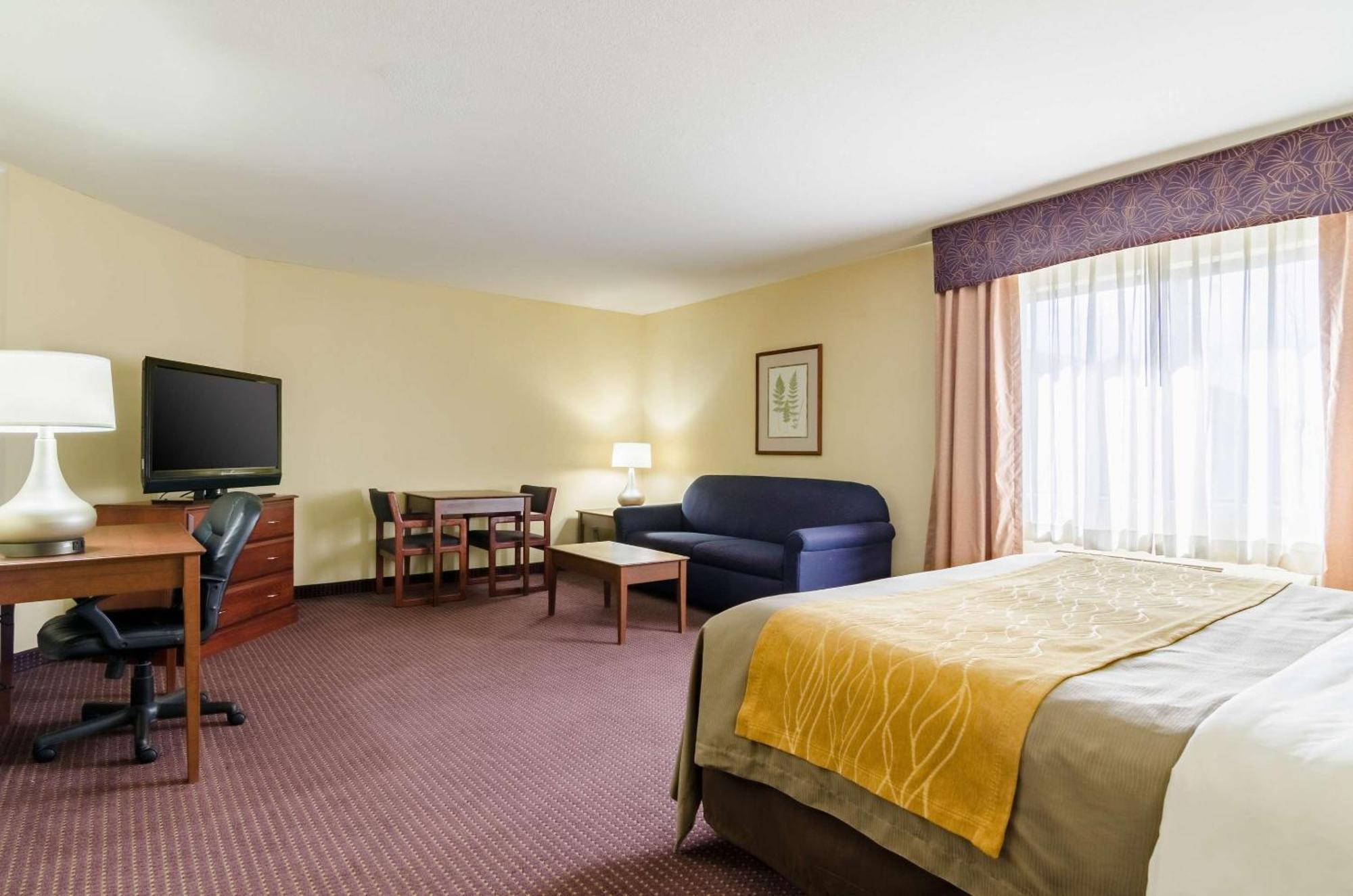 Comfort Inn Колби Екстериор снимка