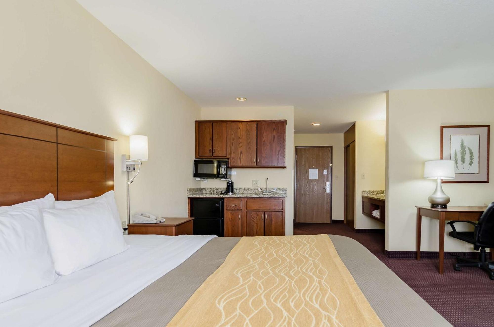 Comfort Inn Колби Екстериор снимка