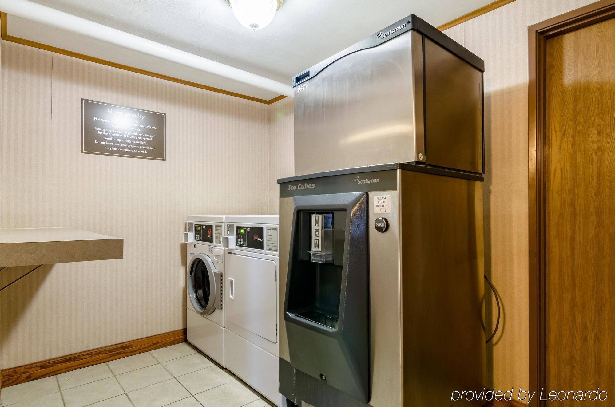 Comfort Inn Колби Екстериор снимка